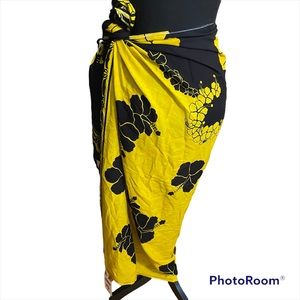 Planet Surf Hawaii Hibiscus Sarong in Yellow & Black